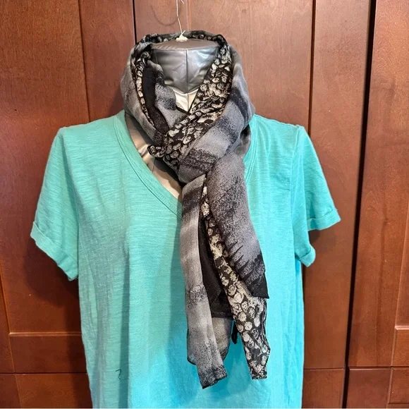 Sheer scarf. Large rectangular - Picture 3 of 7